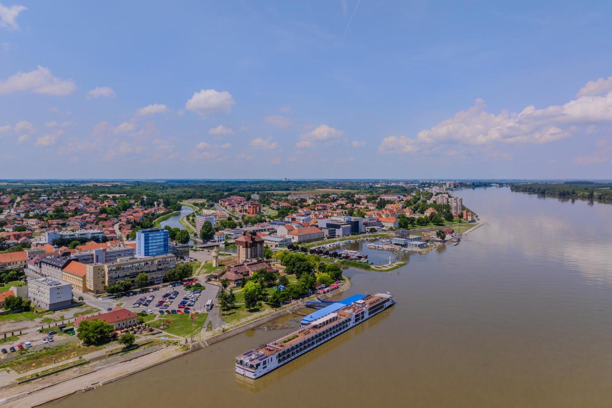 Apartman Sanda Vukovar Buitenkant foto
