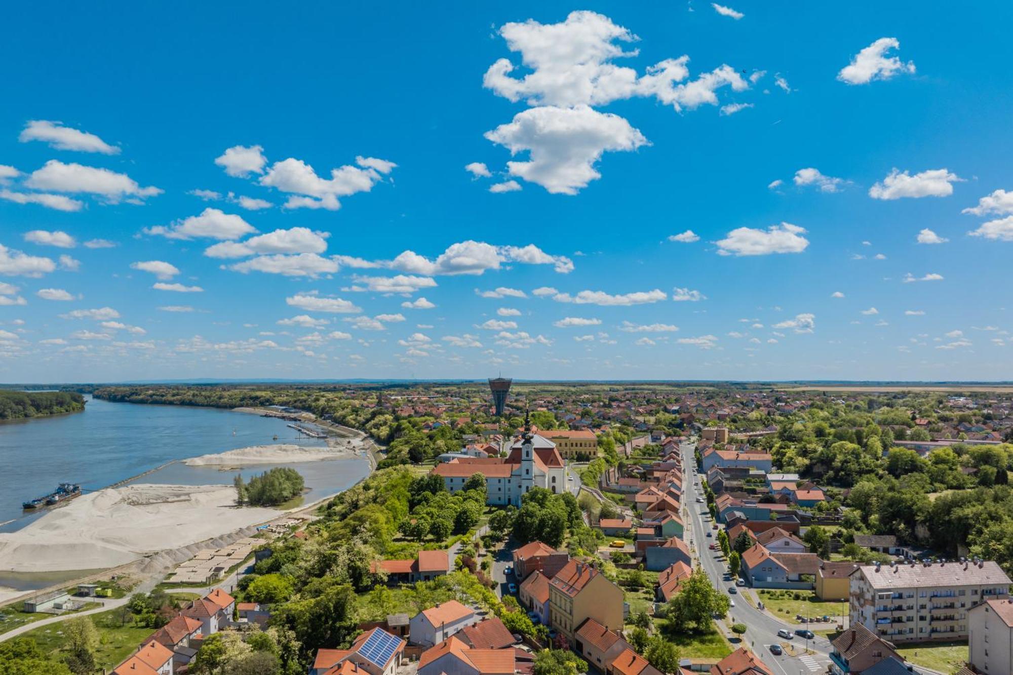 Apartman Sanda Vukovar Buitenkant foto